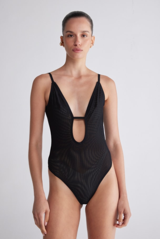 BODY EDGE
                                 - PRETO