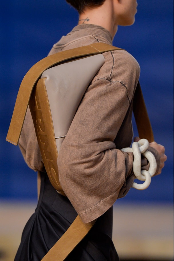 BOLSA CORA - CINZA/ CARAMELO