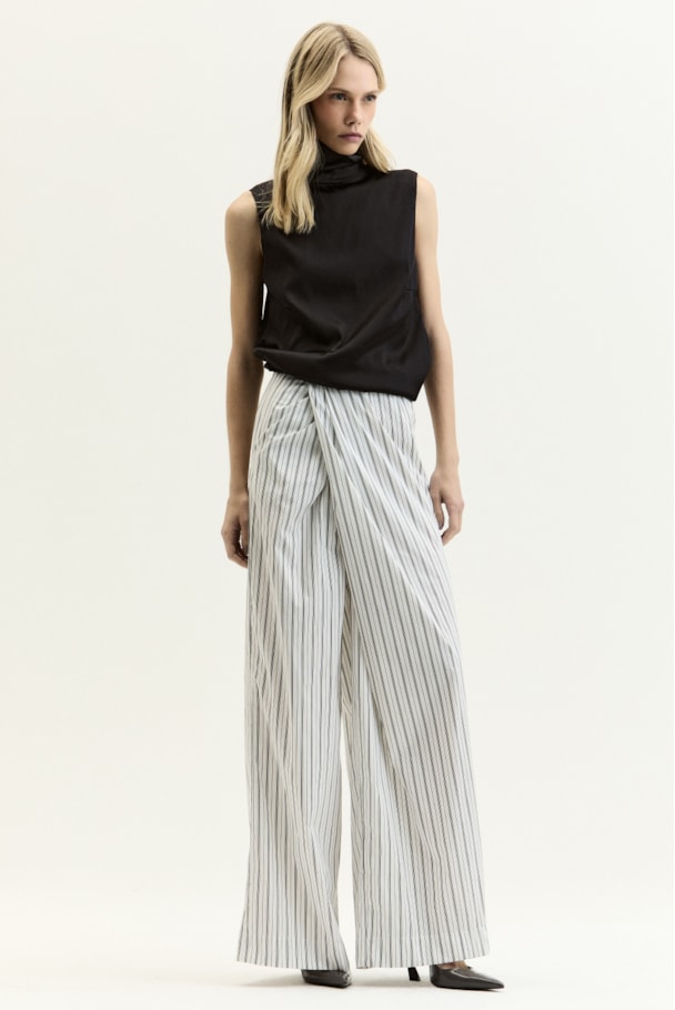 CALÇA NOX - LISTRA OFF/PRETO