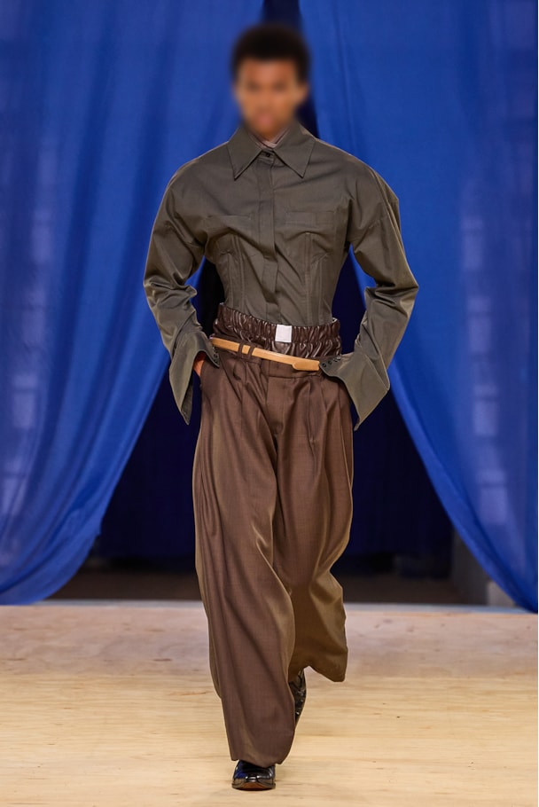 CALÇA TEON DESFILE - MARROM