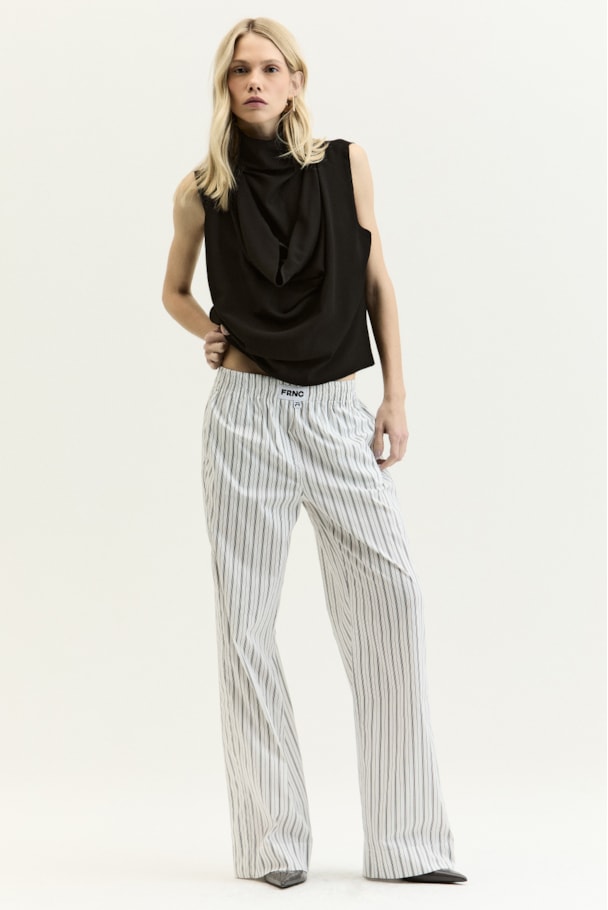 CALÇA TRIS - LISTRA OFF/PRETO