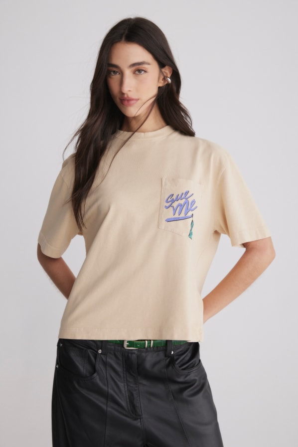CAMISETA BOXY SUE ME - CRU