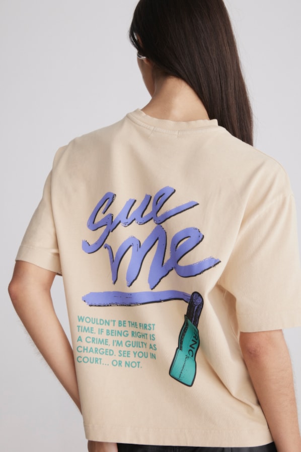 CAMISETA BOXY SUE ME - CRU