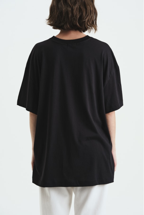 CAMISETA MAX - PRETO