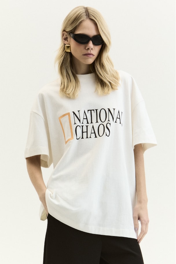 CAMISETA NATIONAL CHAOS - OFF WHITE