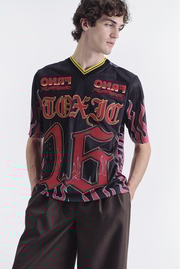 CAMISETA REBEL - PRETO