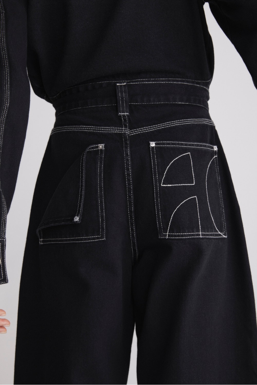 image_a6fb18b7-aaa3-4365-9385-fdf8529e2c67