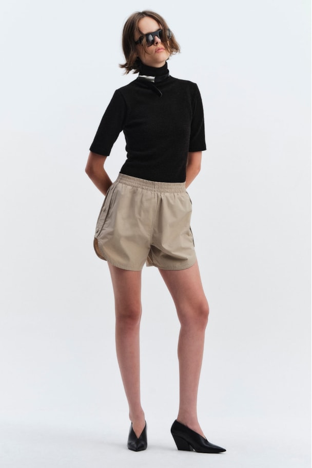 SHORTS CURVA - BEGE