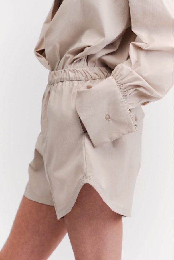 SHORTS UPDATE - BEGE