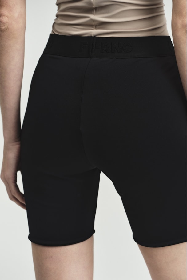 SHORTS VON - PRETO