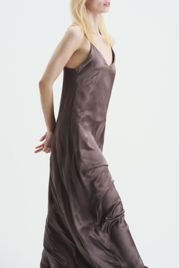 VESTIDO SLIP SATIN - CHUMBO
